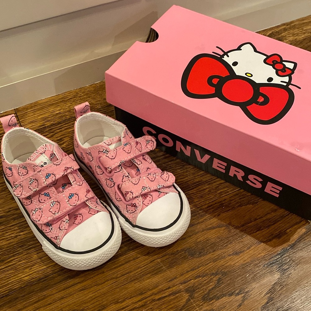 Hello Kitty Converse